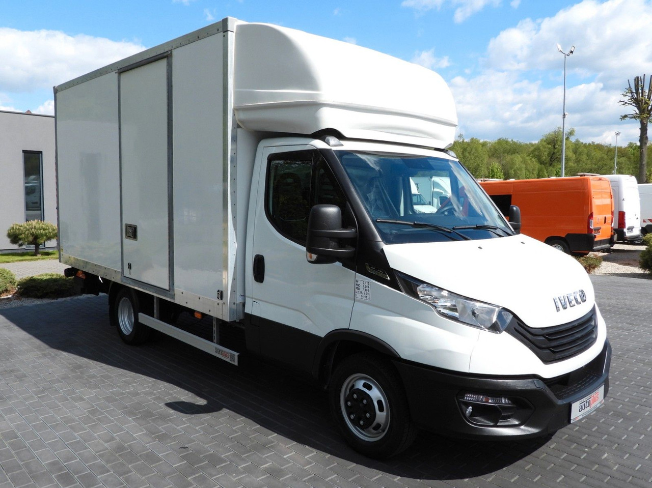Iveco DAILY 35C16 KOFFER AUFZUG 8 PALETTEN TEMPOMAT - Dostavno vozilo z zabojnikom: slika 4 Iveco DAILY 35C16 KOFFER AUFZUG 8 PALETTEN TEMPOMAT - Dostavno vozilo z zabojnikom: slika 4