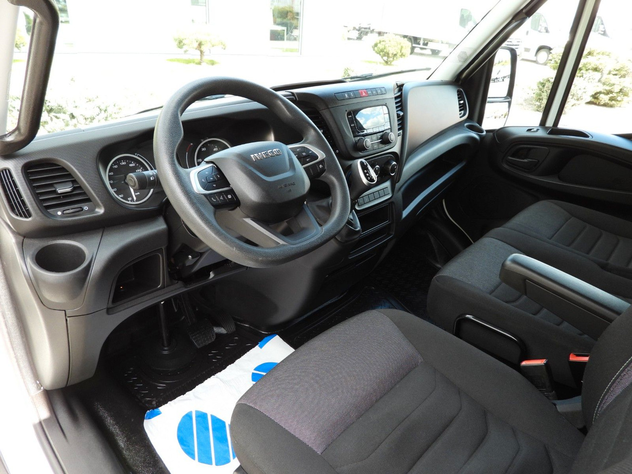 Iveco DAILY 35C16 KOFFER AUFZUG 8 PALETTEN TEMPOMAT - Dostavno vozilo z zabojnikom: slika 2 Iveco DAILY 35C16 KOFFER AUFZUG 8 PALETTEN TEMPOMAT - Dostavno vozilo z zabojnikom: slika 2