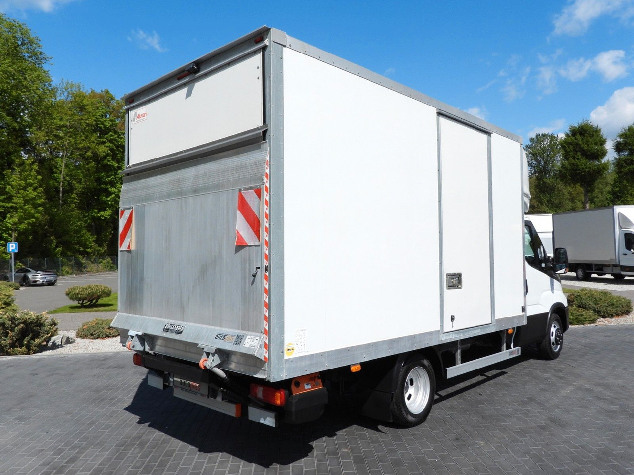 Iveco DAILY 35C16 KOFFER AUFZUG 8 PALETTEN TEMPOMAT - Dostavno vozilo z zabojnikom: slika 3 Iveco DAILY 35C16 KOFFER AUFZUG 8 PALETTEN TEMPOMAT - Dostavno vozilo z zabojnikom: slika 3