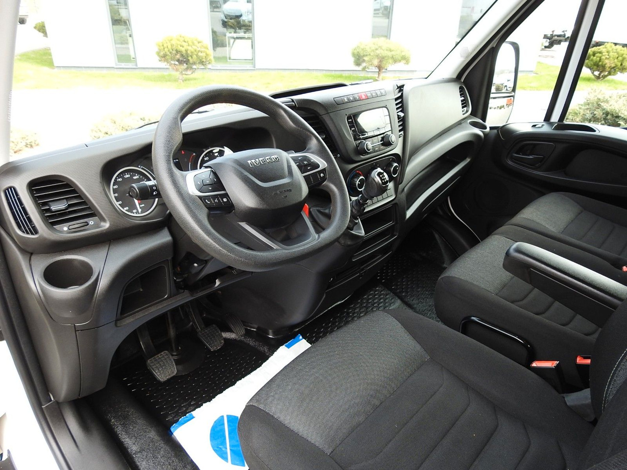 Iveco DAILY 35S14 KIPPER DOPPELKABINE DOKA 7 SITZE - Dostavno vozilo prekucnik: slika 2 Iveco DAILY 35S14 KIPPER DOPPELKABINE DOKA 7 SITZE - Dostavno vozilo prekucnik: slika 2