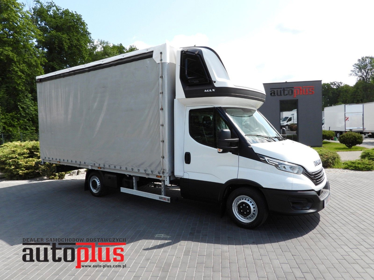 Iveco DAILY 35S18 PRITSCHE PLANE 10 PALETTEN TEMPOMAT - Dostavno vozilo s ponjavo: slika 1 Iveco DAILY 35S18 PRITSCHE PLANE 10 PALETTEN TEMPOMAT - Dostavno vozilo s ponjavo: slika 1