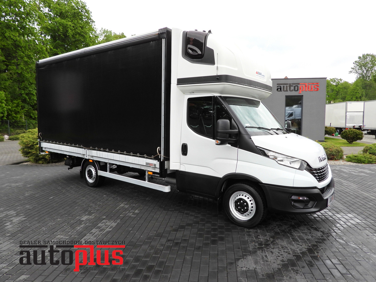 Iveco DAILY 35S18 PRITSCHE PLANE 10 PALETTEN WEBASTO - Dostavno vozilo s ponjavo: slika 1 Iveco DAILY 35S18 PRITSCHE PLANE 10 PALETTEN WEBASTO - Dostavno vozilo s ponjavo: slika 1