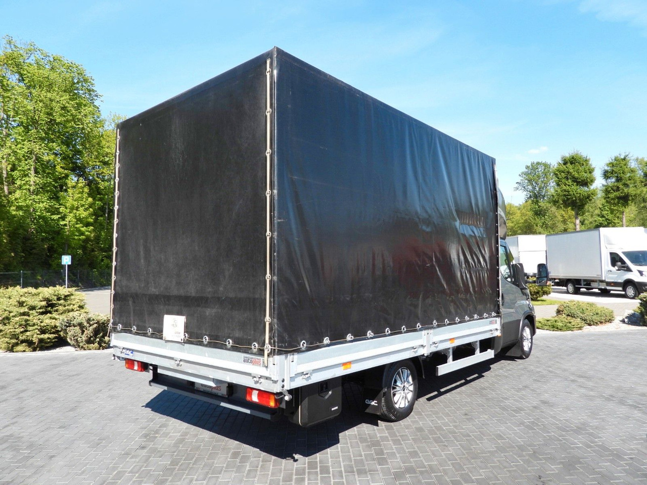 Iveco DAILY 35S18 PRITSCHE PLANE 10 PALETTEN WEBASTO - Dostavno vozilo s ponjavo, Dostavno vozilo z dvojno kabino: slika 3 Iveco DAILY 35S18 PRITSCHE PLANE 10 PALETTEN WEBASTO - Dostavno vozilo s ponjavo, Dostavno vozilo z dvojno kabino: slika 3