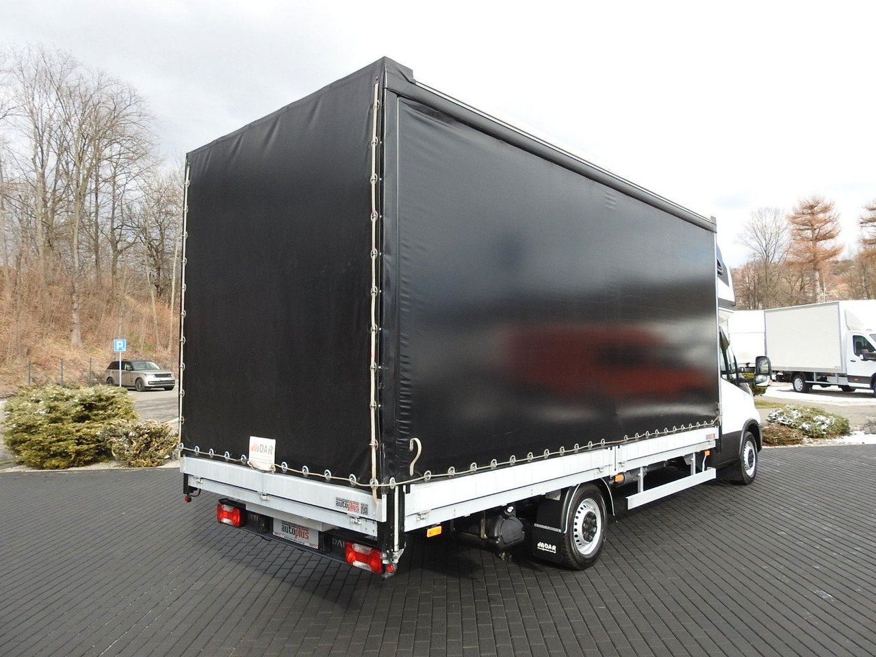 Iveco DAILY 35S18 PRITSCHE PLANE 10 PALETTEN WEBASTO - Dostavno vozilo s ponjavo: slika 3 Iveco DAILY 35S18 PRITSCHE PLANE 10 PALETTEN WEBASTO - Dostavno vozilo s ponjavo: slika 3