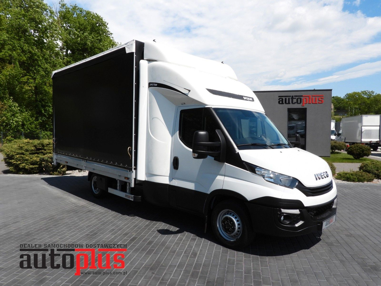Iveco DAILY 35S18 PRITSCHE PLANE 10 PALETTEN WEBASTO - Dostavno vozilo s ponjavo, Dostavno vozilo z dvojno kabino: slika 1 Iveco DAILY 35S18 PRITSCHE PLANE 10 PALETTEN WEBASTO - Dostavno vozilo s ponjavo, Dostavno vozilo z dvojno kabino: slika 1