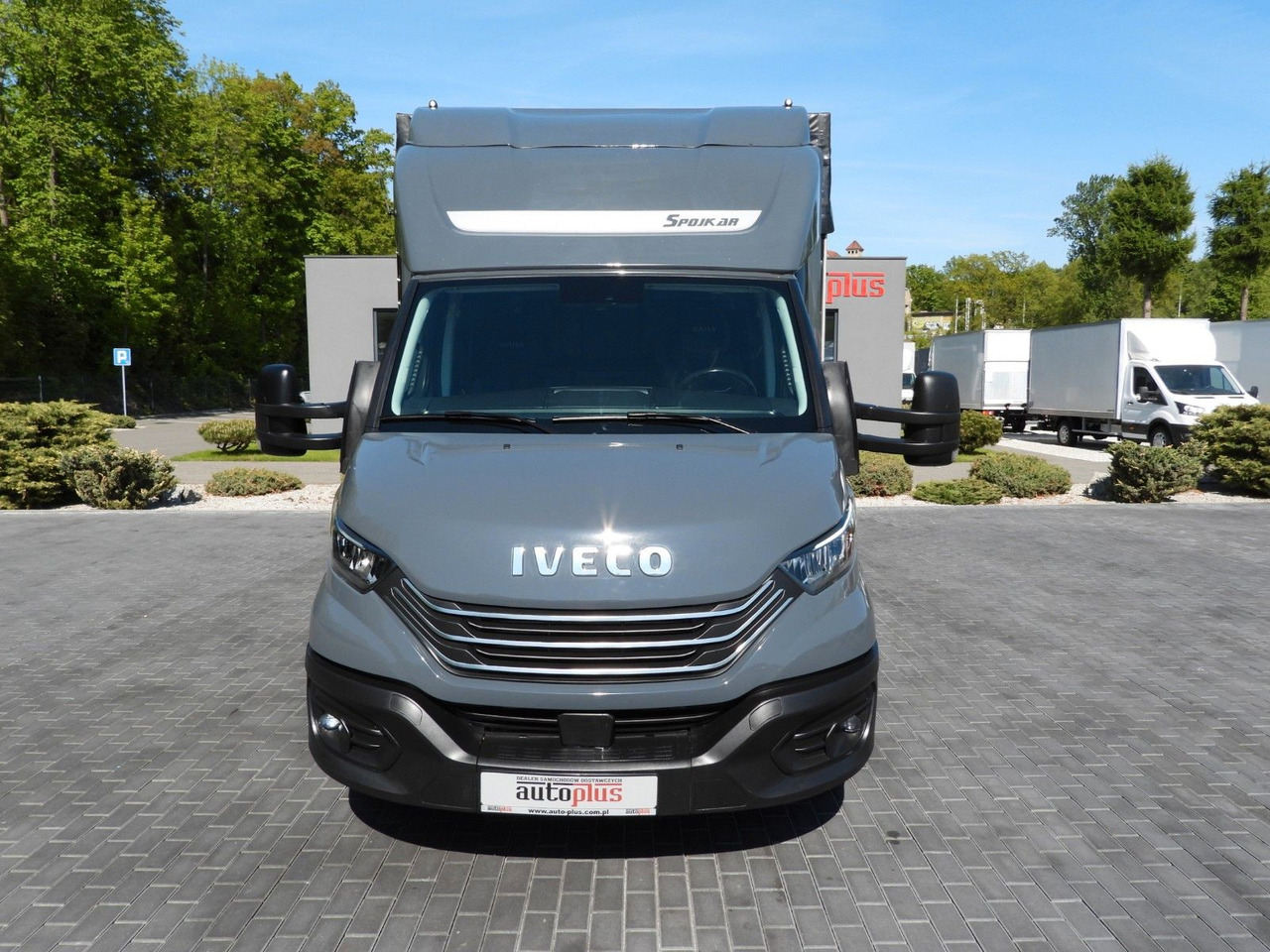 Iveco DAILY 35S18 PRITSCHE PLANE 10 PALETTEN WEBASTO - Dostavno vozilo s ponjavo, Dostavno vozilo z dvojno kabino: slika 5 Iveco DAILY 35S18 PRITSCHE PLANE 10 PALETTEN WEBASTO - Dostavno vozilo s ponjavo, Dostavno vozilo z dvojno kabino: slika 5