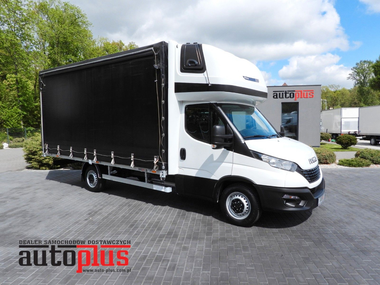 Iveco DAILY 35S18 PRITSCHE PLANE 10 PALETTEN WEBASTO - Dostavno vozilo s ponjavo: slika 1 Iveco DAILY 35S18 PRITSCHE PLANE 10 PALETTEN WEBASTO - Dostavno vozilo s ponjavo: slika 1