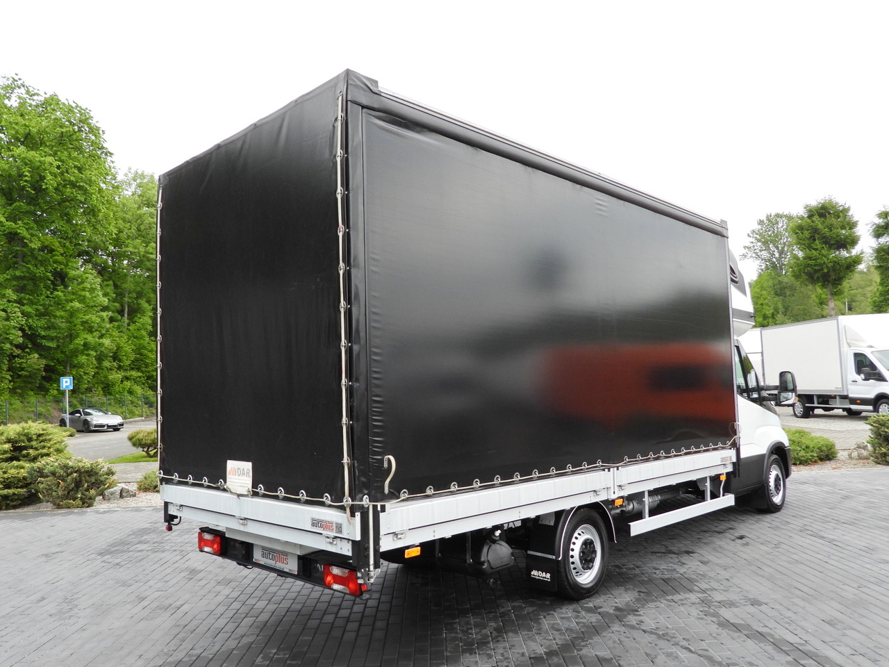 Iveco DAILY 35S18 PRITSCHE PLANE 10 PALETTEN WEBASTO - Dostavno vozilo s ponjavo: slika 3 Iveco DAILY 35S18 PRITSCHE PLANE 10 PALETTEN WEBASTO - Dostavno vozilo s ponjavo: slika 3