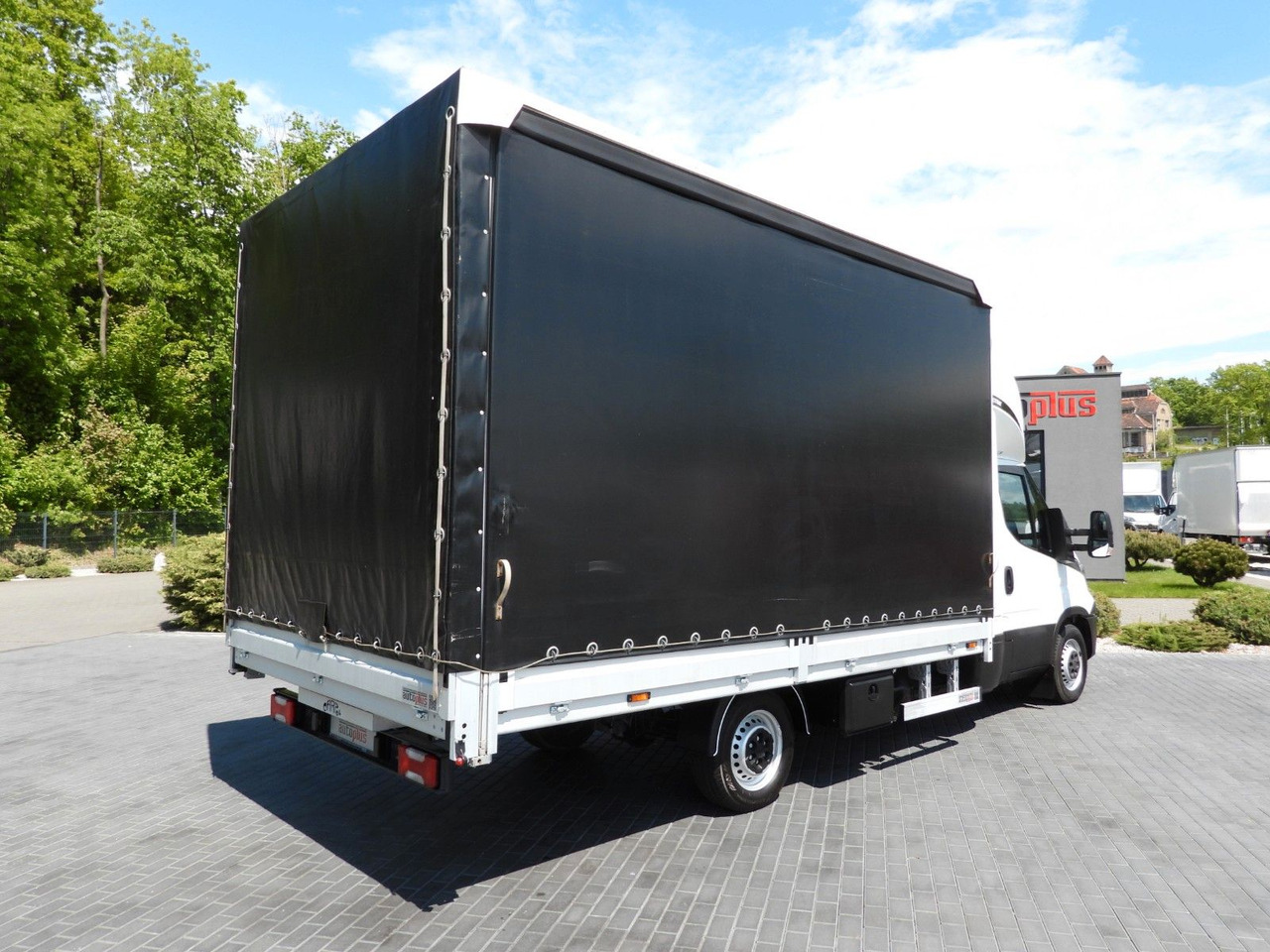 Iveco DAILY 35S18 PRITSCHE PLANE 10 PALETTEN WEBASTO - Dostavno vozilo s ponjavo, Dostavno vozilo z dvojno kabino: slika 3 Iveco DAILY 35S18 PRITSCHE PLANE 10 PALETTEN WEBASTO - Dostavno vozilo s ponjavo, Dostavno vozilo z dvojno kabino: slika 3