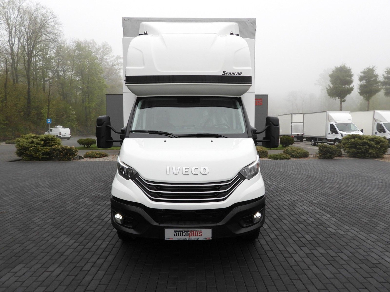 Iveco DAILY 72C18 PRITSCHE PLANE AUFZUG 16 PALETTEN - Dostavno vozilo s ponjavo: slika 5 Iveco DAILY 72C18 PRITSCHE PLANE AUFZUG 16 PALETTEN - Dostavno vozilo s ponjavo: slika 5