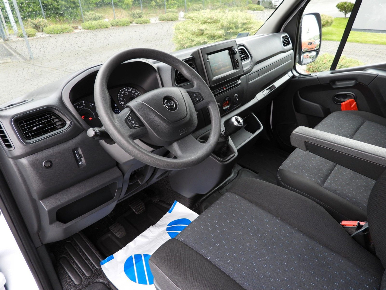 Iveco MOVANO PRITSCHE PLANE 10 PALETTEN TEMPOMAT NAVI - Dostavno vozilo s ponjavo: slika 2 Iveco MOVANO PRITSCHE PLANE 10 PALETTEN TEMPOMAT NAVI - Dostavno vozilo s ponjavo: slika 2