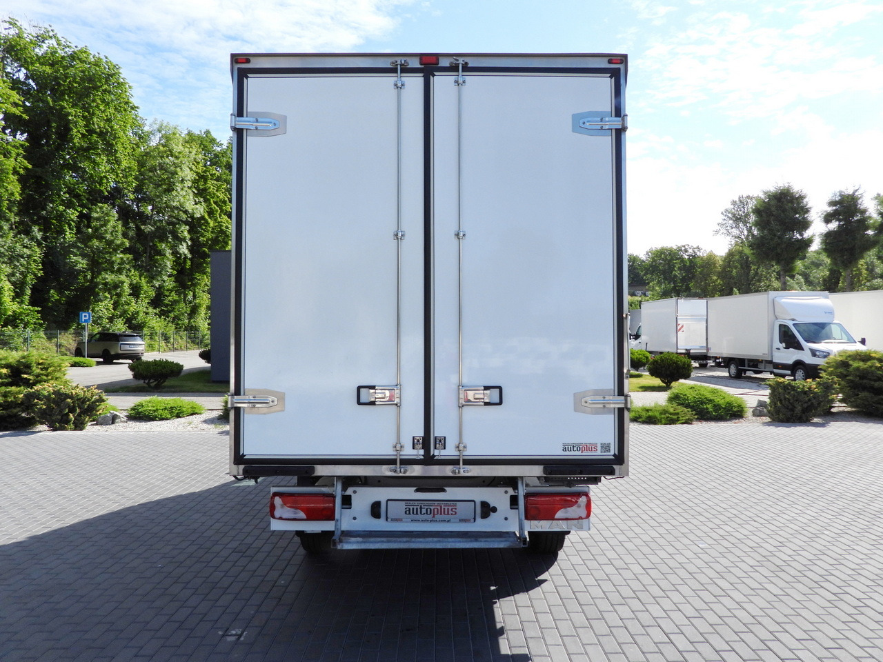 Hladilno vozilo MAN TGE 3.140 REGRIGERATOR BOX -1*C 8 PALLETS HEATING FUNCTION CRUISE CONTROL PNEUMATICS AIR CONDITIONING  140HP: slika 11