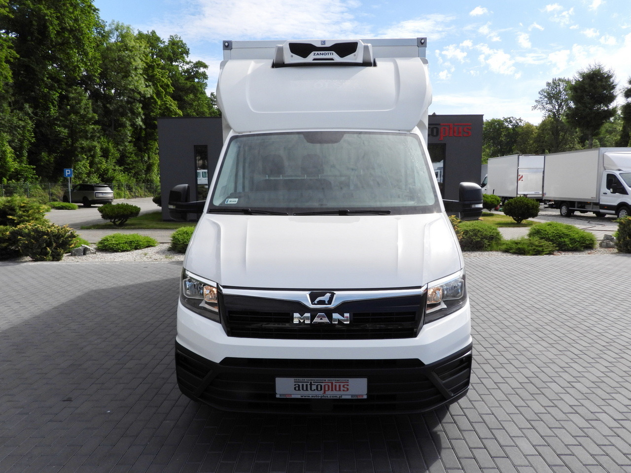 MAN TGE 3.140 REGRIGERATOR BOX -1*C 8 PALLETS HEATING FUNCTION CRUISE CONTROL PNEUMATICS AIR CONDITIONING 140HP - Hladilno vozilo: slika 5 MAN TGE 3.140 REGRIGERATOR BOX -1*C 8 PALLETS HEATING FUNCTION CRUISE CONTROL PNEUMATICS AIR CONDITIONING 140HP - Hladilno vozilo: slika 5