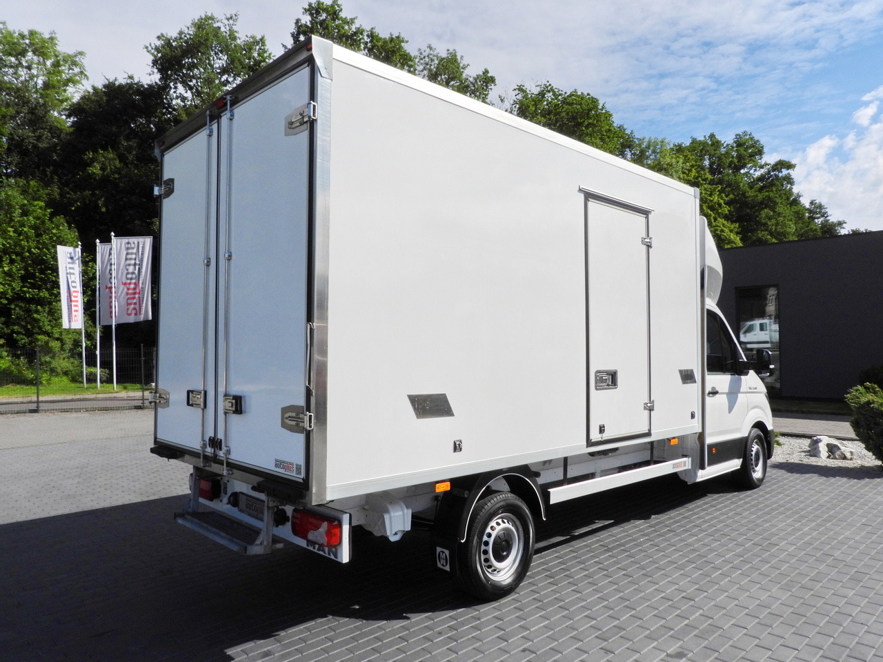 Hladilno vozilo MAN TGE 3.140 REGRIGERATOR BOX -1*C 8 PALLETS HEATING FUNCTION CRUISE CONTROL PNEUMATICS AIR CONDITIONING  140HP: slika 13
