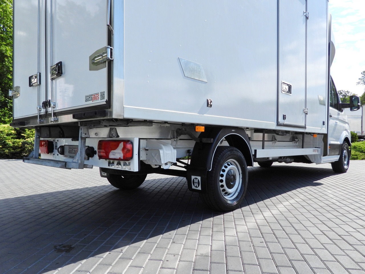 Hladilno vozilo MAN TGE 3.140 REGRIGERATOR BOX -1*C 8 PALLETS HEATING FUNCTION CRUISE CONTROL PNEUMATICS AIR CONDITIONING  140HP: slika 26