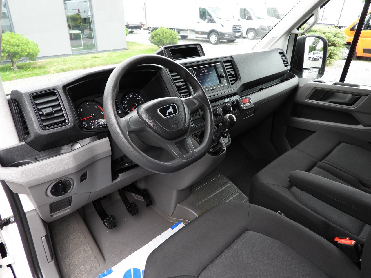 MAN TGE 3.180 REGRIGERATOR BOX 0*C CRUISE CONTROL TWIN WHEELS AIR CONDITIONING 180HP - Hladilno vozilo: slika 2 MAN TGE 3.180 REGRIGERATOR BOX 0*C CRUISE CONTROL TWIN WHEELS AIR CONDITIONING 180HP - Hladilno vozilo: slika 2