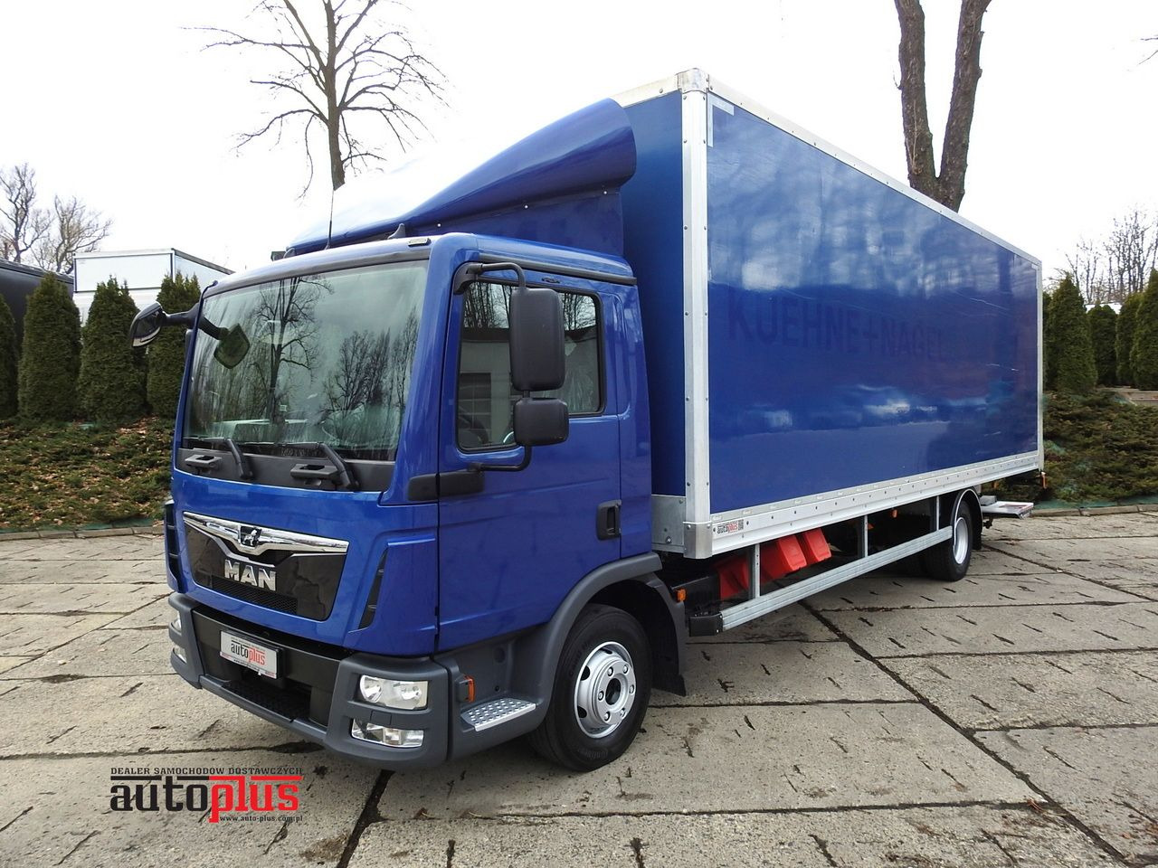 MAN TGL 12.220 BOX LIFT 18 PALLETS CRUISE CONTROLAIR CONDITIONING PNEUMATICS AUTOMATIC TWIN WHEELS 220HP - Tovornjak zabojnik: slika 1 MAN TGL 12.220 BOX LIFT 18 PALLETS CRUISE CONTROLAIR CONDITIONING PNEUMATICS AUTOMATIC TWIN WHEELS 220HP - Tovornjak zabojnik: slika 1