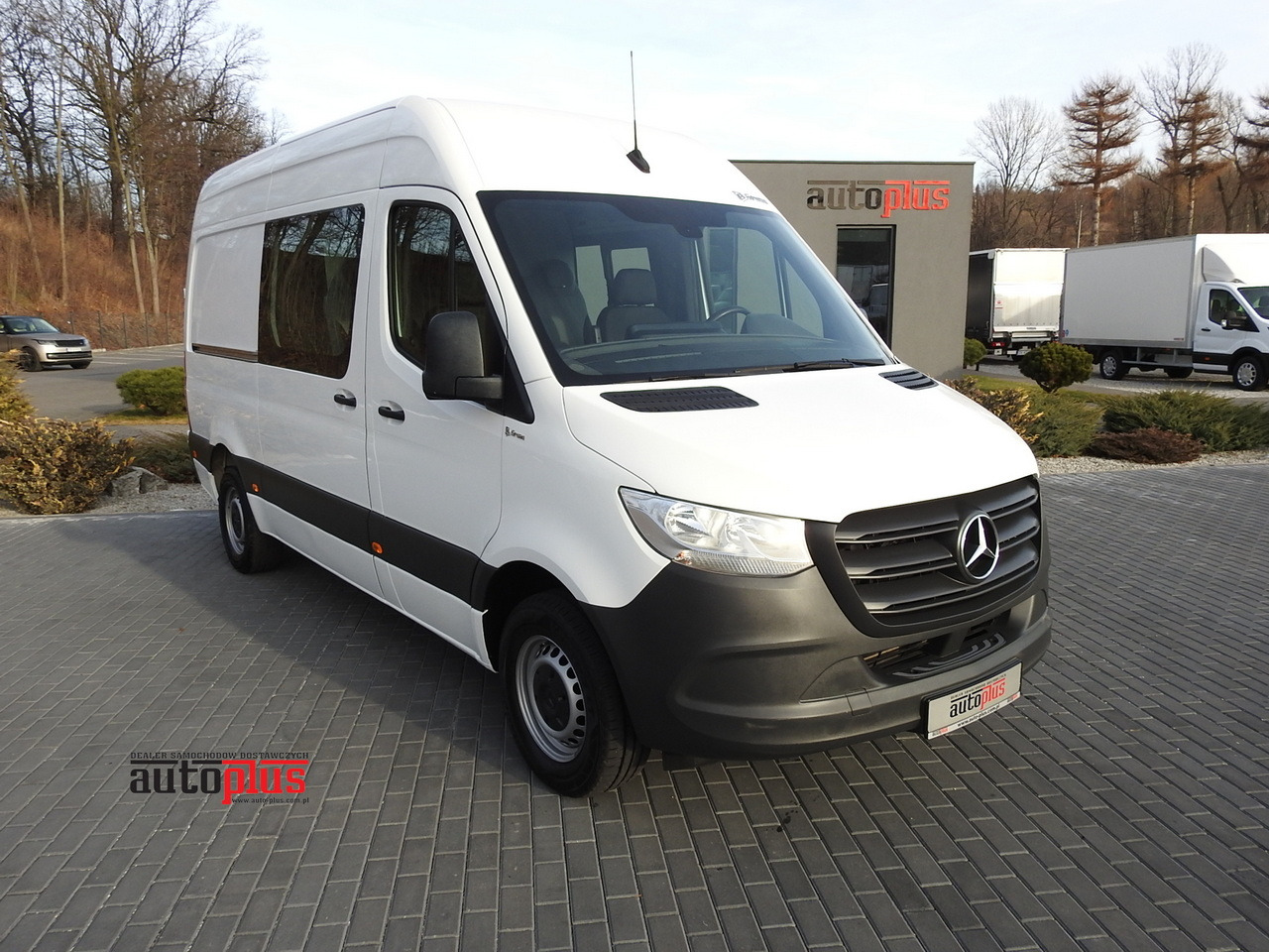 MERCEDES SPRINTER 314 BOX DELIVERY VAN 6 SEATS CRUISE CONTROL AIR CONDITIONING 140HP - Furgon: slika 1 MERCEDES SPRINTER 314 BOX DELIVERY VAN 6 SEATS CRUISE CONTROL AIR CONDITIONING 140HP - Furgon: slika 1