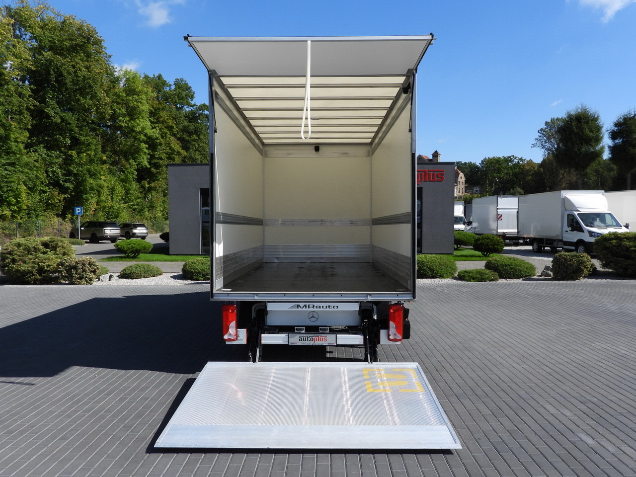 Dostavno vozilo z zabojnikom MERCEDES SPRINTER 315 BOX LIFT 8 PALLETS AIR CONDITIONING 150HP: slika 19 Dostavno vozilo z zabojnikom MERCEDES SPRINTER 315 BOX LIFT 8 PALLETS AIR CONDITIONING 150HP: slika 19