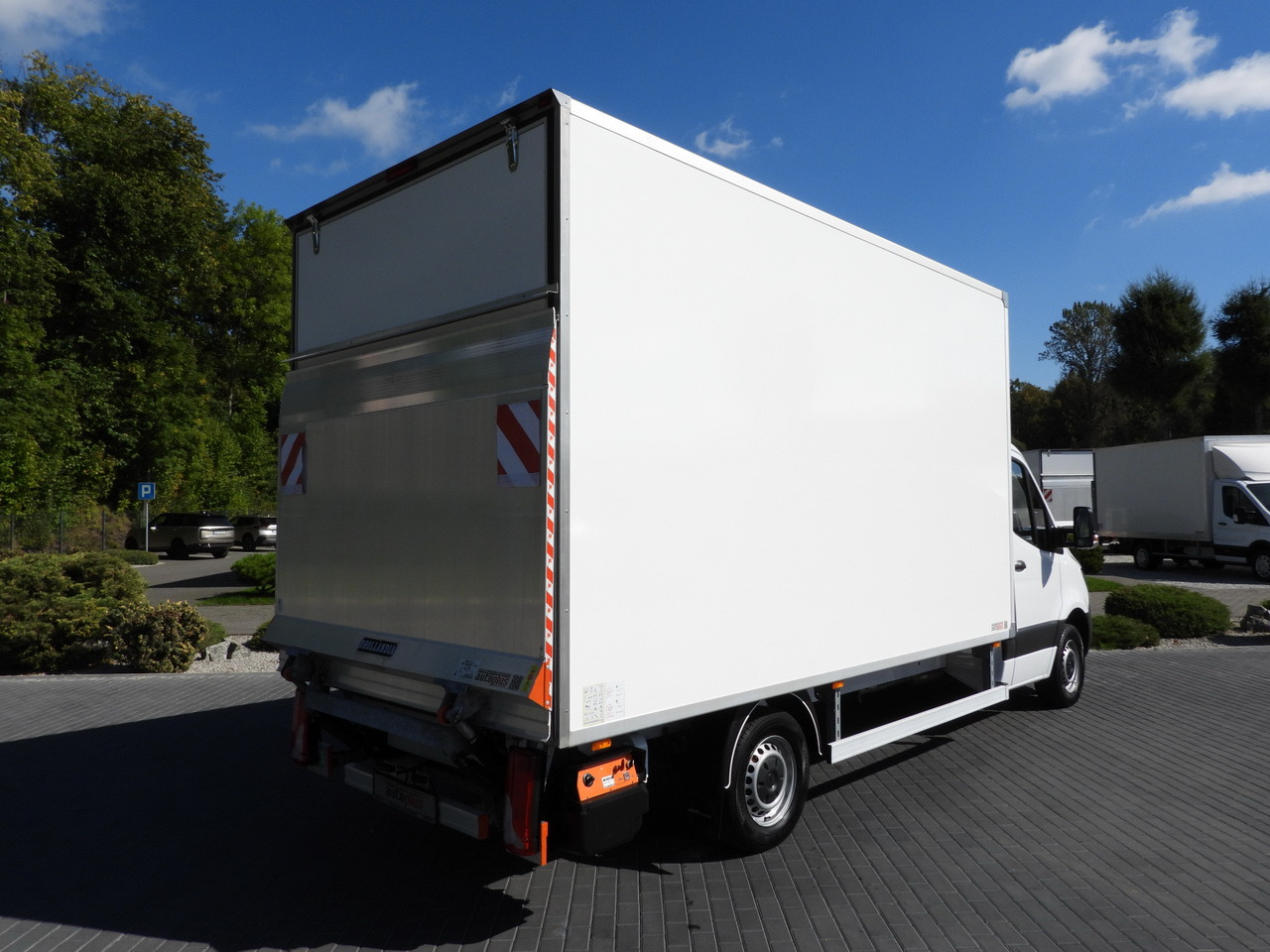 MERCEDES SPRINTER 315 BOX LIFT 8 PALLETS AIR CONDITIONING 150HP - Dostavno vozilo z zabojnikom: slika 3 MERCEDES SPRINTER 315 BOX LIFT 8 PALLETS AIR CONDITIONING 150HP - Dostavno vozilo z zabojnikom: slika 3