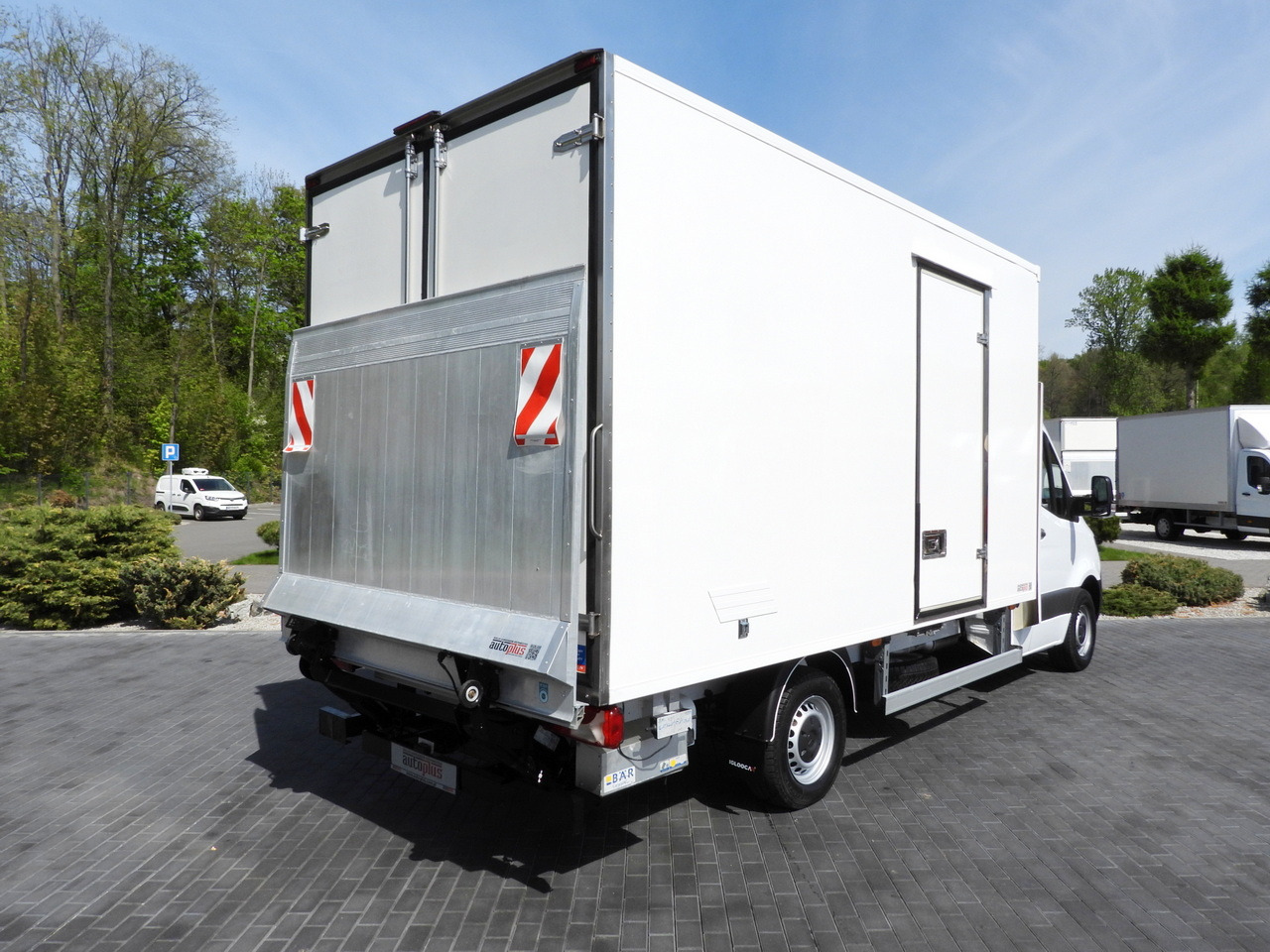 MERCEDES SPRINTER 316 REGRIGERATOR BOX 0*C LIFT 8 PALLETS CRUISE CONTROL PNEUMATICS AIR CONDITIONING 160HP - Hladilno vozilo: slika 3 MERCEDES SPRINTER 316 REGRIGERATOR BOX 0*C LIFT 8 PALLETS CRUISE CONTROL PNEUMATICS AIR CONDITIONING 160HP - Hladilno vozilo: slika 3
