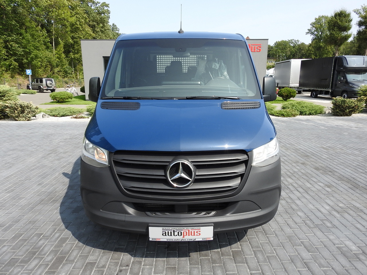 MERCEDES SPRINTER 316 STAKE BODY DOUBLE CABIN DOKA 7 SEATS AIR CONDITIONING 160HP - Dostavno vozilo s kesonom: slika 5 MERCEDES SPRINTER 316 STAKE BODY DOUBLE CABIN DOKA 7 SEATS AIR CONDITIONING 160HP - Dostavno vozilo s kesonom: slika 5