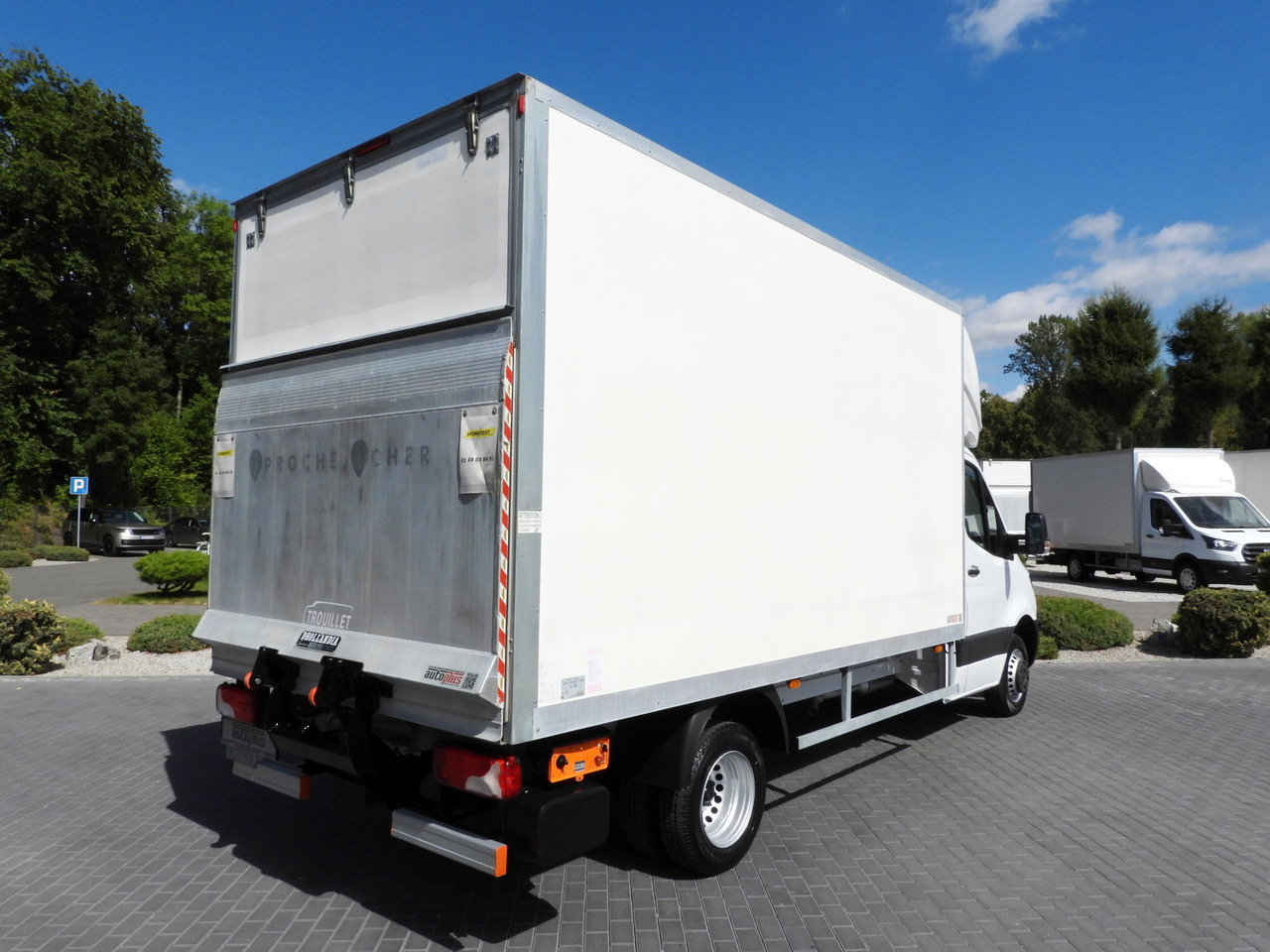 MERCEDES SPRINTER 514 BOX LIFT 8 PALLETS CRUISE CONTROL TWIN WHEELS AIR CONDITIONING 140HP - Dostavno vozilo z zabojnikom: slika 3 MERCEDES SPRINTER 514 BOX LIFT 8 PALLETS CRUISE CONTROL TWIN WHEELS AIR CONDITIONING 140HP - Dostavno vozilo z zabojnikom: slika 3