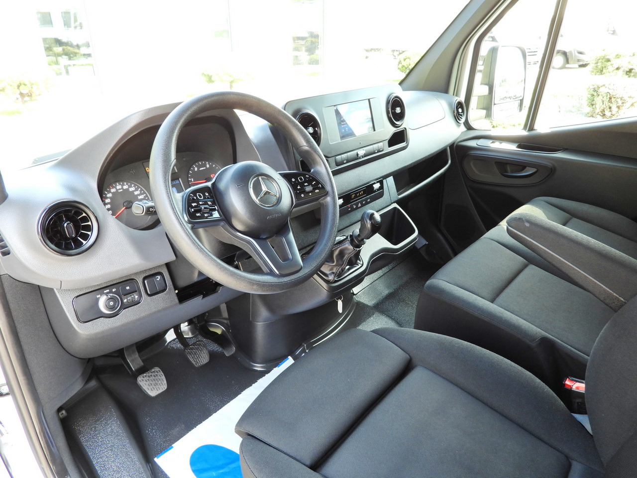 MERCEDES SPRINTER 514 BOX LIFT 8 PALLETS CRUISE CONTROL TWIN WHEELS AIR CONDITIONING 140HP - Dostavno vozilo z zabojnikom: slika 2 MERCEDES SPRINTER 514 BOX LIFT 8 PALLETS CRUISE CONTROL TWIN WHEELS AIR CONDITIONING 140HP - Dostavno vozilo z zabojnikom: slika 2