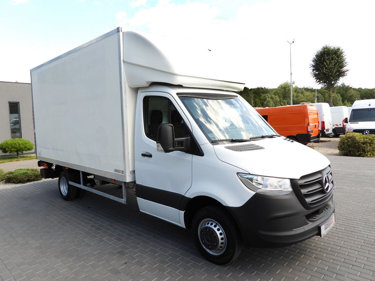 MERCEDES SPRINTER 514 BOX LIFT 8 PALLETS CRUISE CONTROL TWIN WHEELS AIR CONDITIONING 140HP - Dostavno vozilo z zabojnikom: slika 4 MERCEDES SPRINTER 514 BOX LIFT 8 PALLETS CRUISE CONTROL TWIN WHEELS AIR CONDITIONING 140HP - Dostavno vozilo z zabojnikom: slika 4