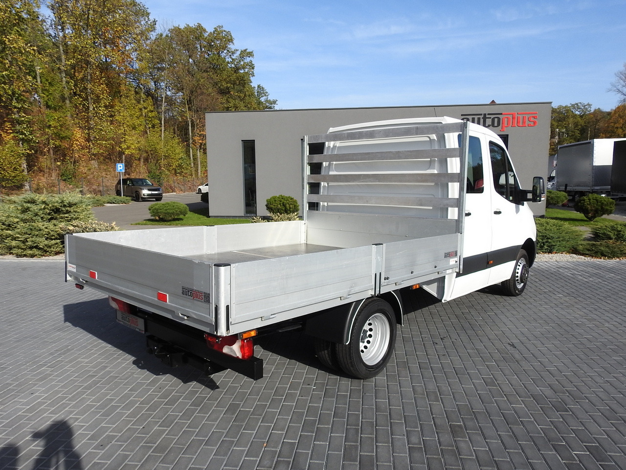 MERCEDES SPRINTER 516 STAKE BODY DOUBLE CABIN DOKA 6 SEATS CRUISE CONTROL AIR CONDITIONING TWIN WHEELS 160HP - Dostavno vozilo z dvojno kabino: slika 3 MERCEDES SPRINTER 516 STAKE BODY DOUBLE CABIN DOKA 6 SEATS CRUISE CONTROL AIR CONDITIONING TWIN WHEELS 160HP - Dostavno vozilo z dvojno kabino: slika 3