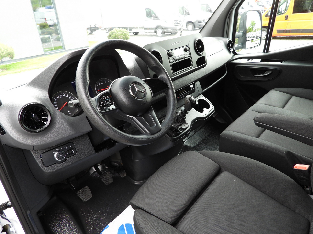 MERCEDES SPRINTER 519 TARPAULIN 8 PALLETS WEBASTO CRUISE CONTROL TWIN WHEELS AIR CONDITIONING 190HP - Dostavno vozilo s ponjavo: slika 2 MERCEDES SPRINTER 519 TARPAULIN 8 PALLETS WEBASTO CRUISE CONTROL TWIN WHEELS AIR CONDITIONING 190HP - Dostavno vozilo s ponjavo: slika 2