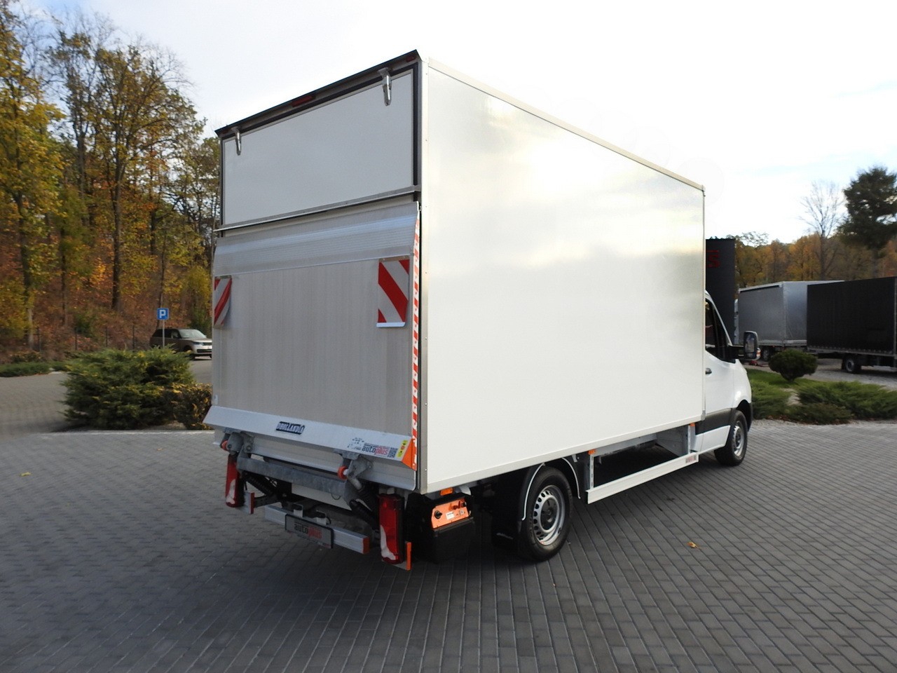 MERCEDES SPRINTER BOX LIFT 8 PALLETS AIR CONDITIONING 150HP - Dostavno vozilo z zabojnikom: slika 3 MERCEDES SPRINTER BOX LIFT 8 PALLETS AIR CONDITIONING 150HP - Dostavno vozilo z zabojnikom: slika 3