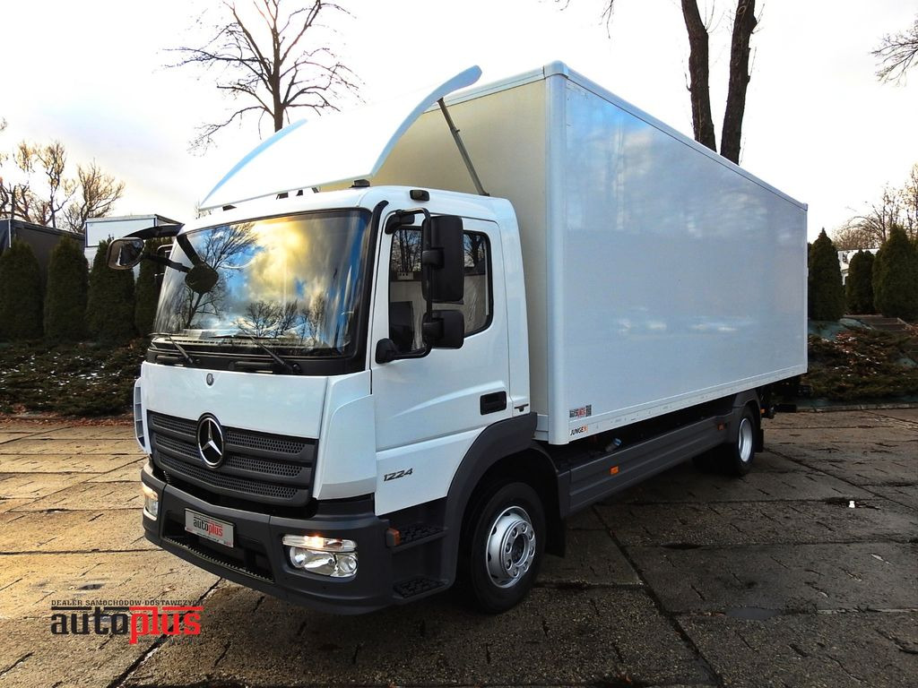 Mercedes-Benz ATEGO 12.24 KOFFER 18 PALETTEN AUFZUG - Tovornjak zabojnik: slika 1 Mercedes-Benz ATEGO 12.24 KOFFER 18 PALETTEN AUFZUG - Tovornjak zabojnik: slika 1