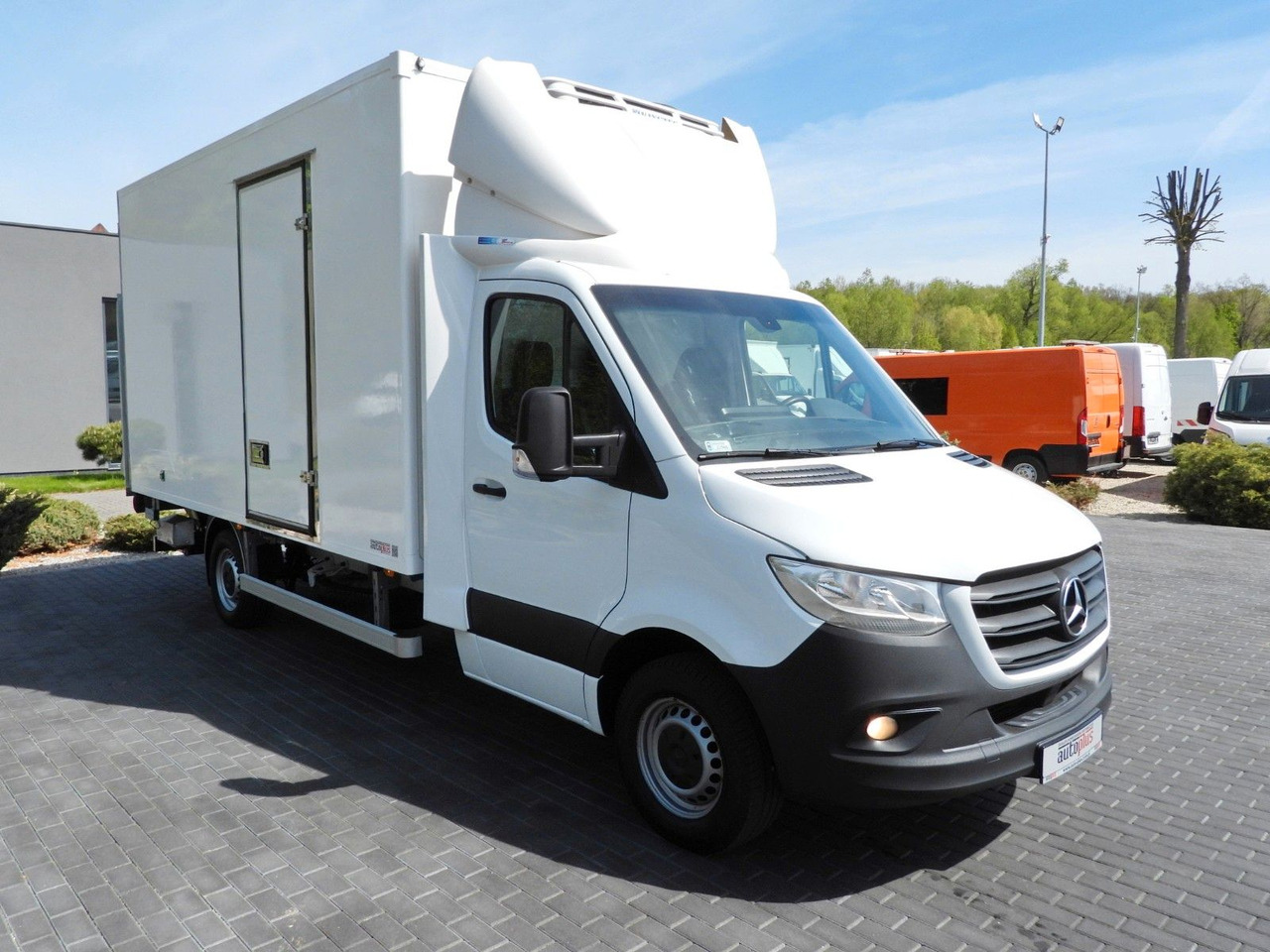 Mercedes-Benz SPRINTER 316 KÜHLKOFFER 0*C AUFZUG 8 PALETTEN - Hladilno vozilo: slika 4 Mercedes-Benz SPRINTER 316 KÜHLKOFFER 0*C AUFZUG 8 PALETTEN - Hladilno vozilo: slika 4