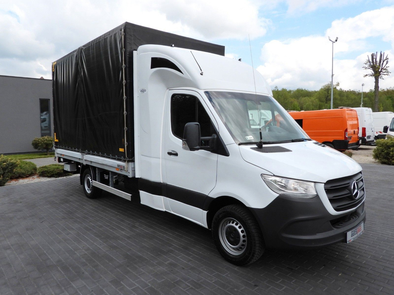 Mercedes-Benz SPRINTER 316 PRITSCHE PLANE AUFZUG 8 PALETTEN - Dostavno vozilo s ponjavo, Dostavno vozilo z dvojno kabino: slika 4 Mercedes-Benz SPRINTER 316 PRITSCHE PLANE AUFZUG 8 PALETTEN - Dostavno vozilo s ponjavo, Dostavno vozilo z dvojno kabino: slika 4