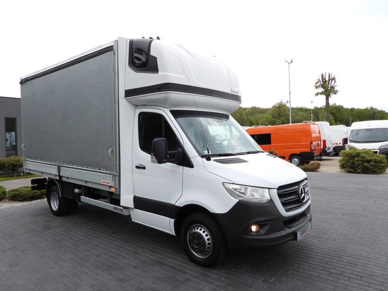 Mercedes-Benz SPRINTER 519 PRITSCHE PLANE 8 PALETTEN WEBASTO - Dostavno vozilo s ponjavo: slika 4 Mercedes-Benz SPRINTER 519 PRITSCHE PLANE 8 PALETTEN WEBASTO - Dostavno vozilo s ponjavo: slika 4