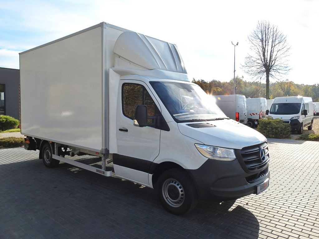 Mercedes-Benz SPRINTER KOFFER AUFZUG 8 PALETTEN KLIMAANLAGE - Dostavno vozilo z zabojnikom: slika 4 Mercedes-Benz SPRINTER KOFFER AUFZUG 8 PALETTEN KLIMAANLAGE - Dostavno vozilo z zabojnikom: slika 4