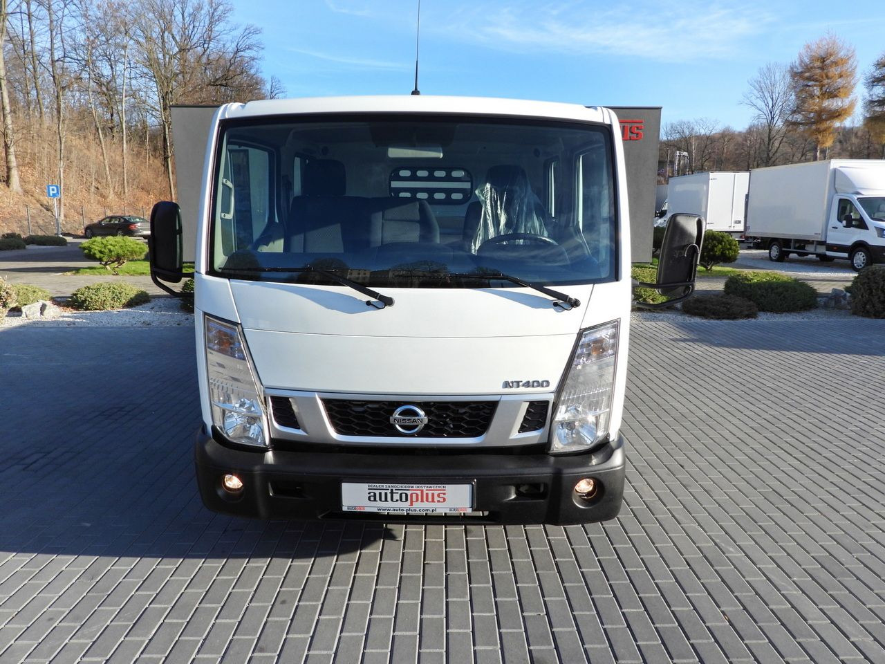 NISSAN CABSTAR NT400 STAKE BODY DOUBLE CABIN DOKA 6 SEATS TWIN WHEELS AIR CONDITIONING 130HP - Dostavno vozilo z dvojno kabino: slika 5 NISSAN CABSTAR NT400 STAKE BODY DOUBLE CABIN DOKA 6 SEATS TWIN WHEELS AIR CONDITIONING 130HP - Dostavno vozilo z dvojno kabino: slika 5