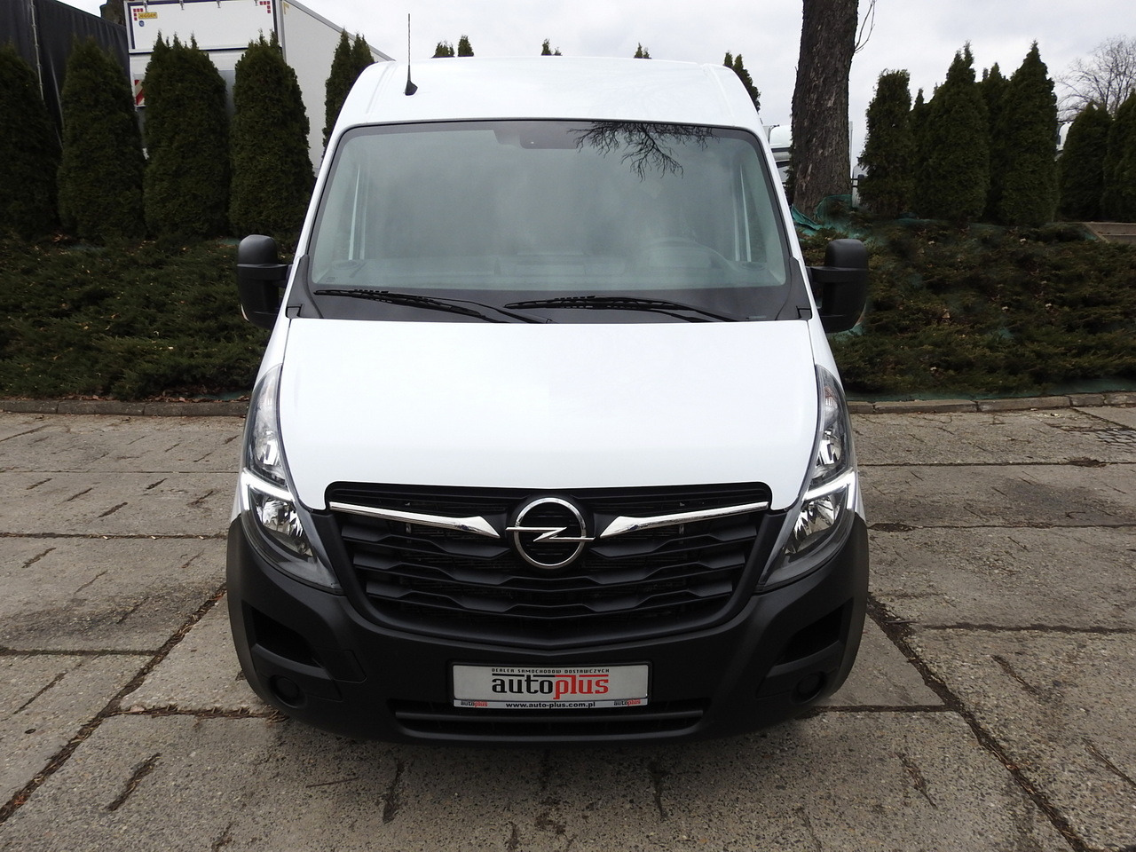 OPEL MOVANO REFRIGERATOR VAN 0*C CRUISE CONTROL NAVIGATION AIR CONDITIONING LED LIGHTS 136HP - Hladilno vozilo: slika 5 OPEL MOVANO REFRIGERATOR VAN 0*C CRUISE CONTROL NAVIGATION AIR CONDITIONING LED LIGHTS 136HP - Hladilno vozilo: slika 5