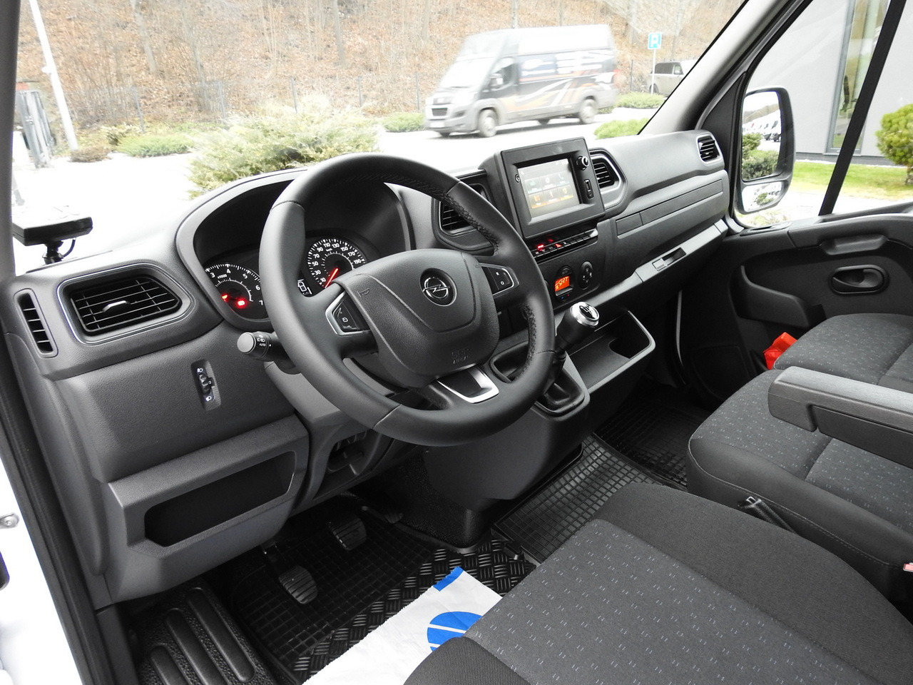 OPEL MOVANO REFRIGERATOR VAN 0*C CRUISE CONTROL NAVIGATION AIR CONDITIONING LED LIGHTS 150HP - Hladilno vozilo: slika 2 OPEL MOVANO REFRIGERATOR VAN 0*C CRUISE CONTROL NAVIGATION AIR CONDITIONING LED LIGHTS 150HP - Hladilno vozilo: slika 2