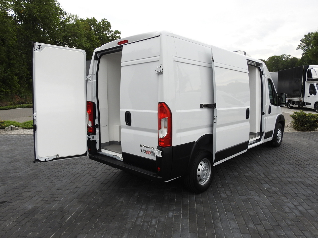 OPEL MOVANO REFRIGERATOR VAN 0*C HEATING FUNCTION AIR CONDITIONING 140HP - Hladilno vozilo: slika 3 OPEL MOVANO REFRIGERATOR VAN 0*C HEATING FUNCTION AIR CONDITIONING 140HP - Hladilno vozilo: slika 3