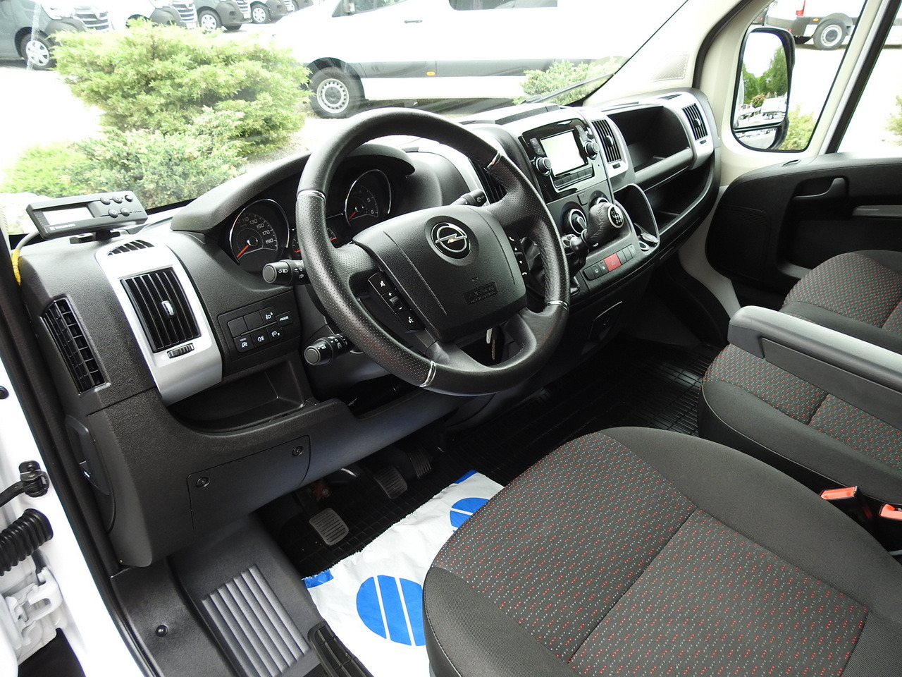 OPEL MOVANO REFRIGERATOR VAN 0*C HEATING FUNCTION AIR CONDITIONING 140HP - Hladilno vozilo: slika 2 OPEL MOVANO REFRIGERATOR VAN 0*C HEATING FUNCTION AIR CONDITIONING 140HP - Hladilno vozilo: slika 2