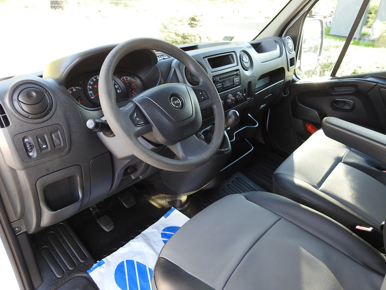 OPEL MOVANO STAKE BODY DOUBLE CABIN DOKA 7 SEATS CRUISE CONTROL AIR CONDITIONING 130HP - Dostavno vozilo z dvojno kabino: slika 2 OPEL MOVANO STAKE BODY DOUBLE CABIN DOKA 7 SEATS CRUISE CONTROL AIR CONDITIONING 130HP - Dostavno vozilo z dvojno kabino: slika 2