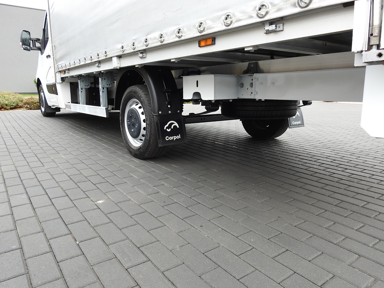 Dostavno vozilo s ponjavo OPEL MOVANO  TARPAULIN 8 PALLETS WEBASTO CRUISE CONTROL LED LIGHTS PNEUMATICS AIR CONDITIONING  165HP: slika 16