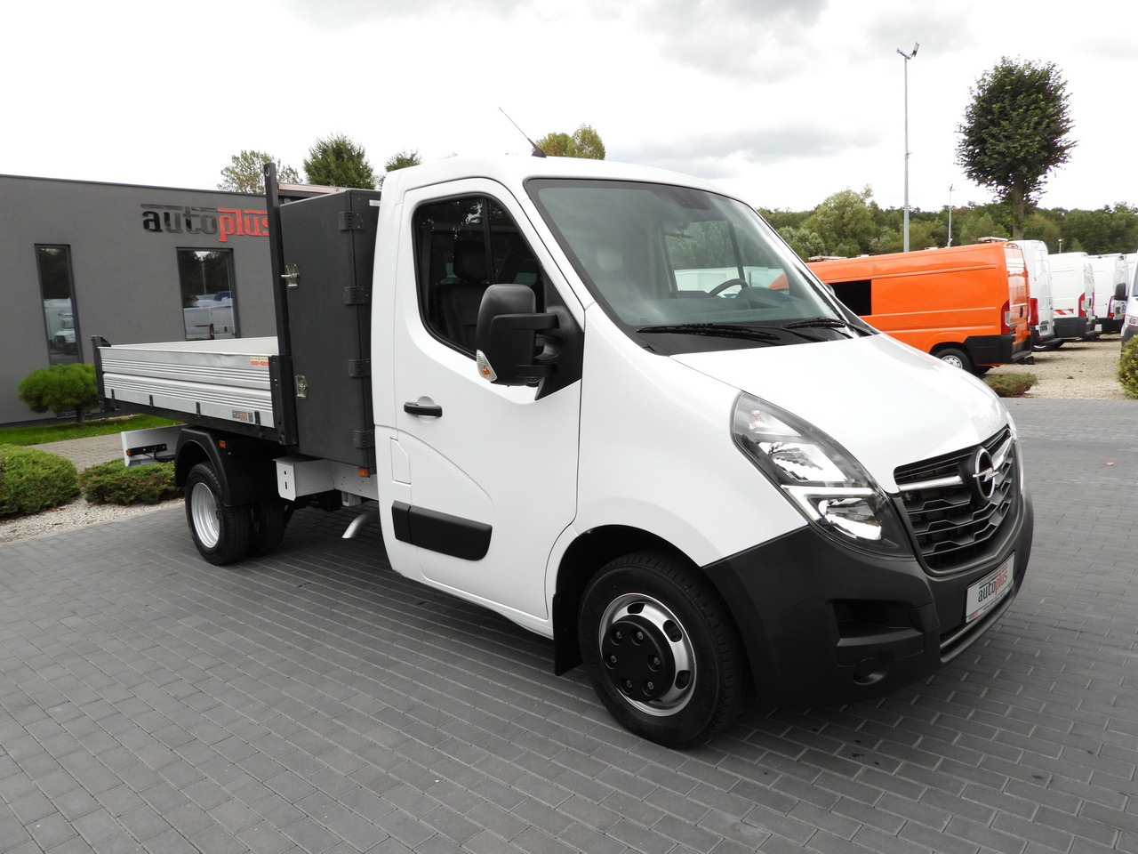 OPEL MOVANO TIPPER NAVIGATION LED LIGHTS TWIN WHEELS AIR CONDITIONING 145HP - Dostavno vozilo prekucnik: slika 4 OPEL MOVANO TIPPER NAVIGATION LED LIGHTS TWIN WHEELS AIR CONDITIONING 145HP - Dostavno vozilo prekucnik: slika 4