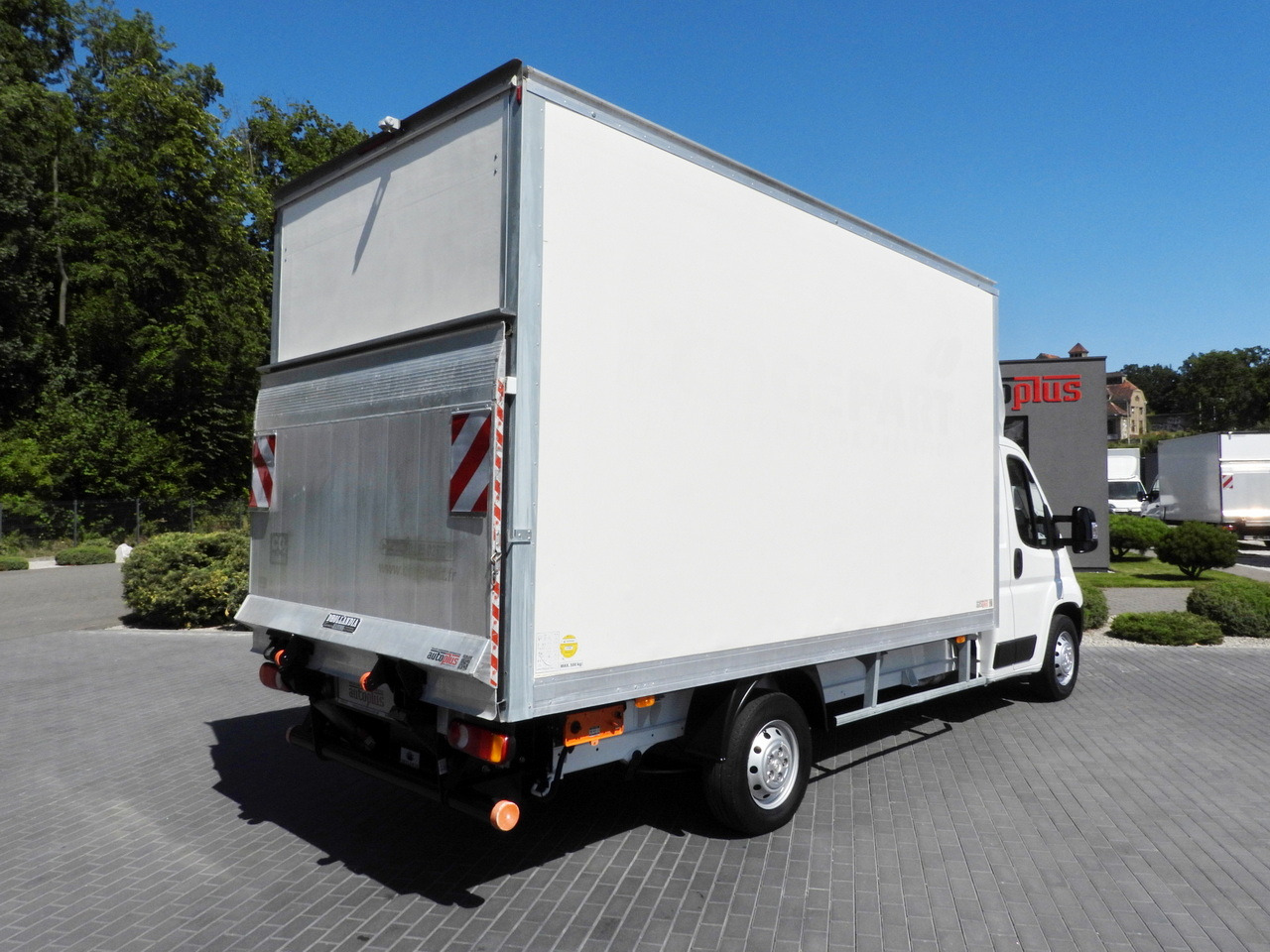 PEUGEOT BOXER BOX LIFT 8 PALLETS CRUISE CONTROL AIR CONDITIONING 130HP - Dostavno vozilo z zabojnikom: slika 3 PEUGEOT BOXER BOX LIFT 8 PALLETS CRUISE CONTROL AIR CONDITIONING 130HP - Dostavno vozilo z zabojnikom: slika 3