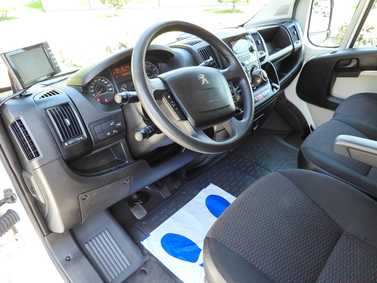 PEUGEOT BOXER BOX LIFT 8 PALLETS CRUISE CONTROL AIR CONDITIONING 130HP - Dostavno vozilo z zabojnikom: slika 2 PEUGEOT BOXER BOX LIFT 8 PALLETS CRUISE CONTROL AIR CONDITIONING 130HP - Dostavno vozilo z zabojnikom: slika 2