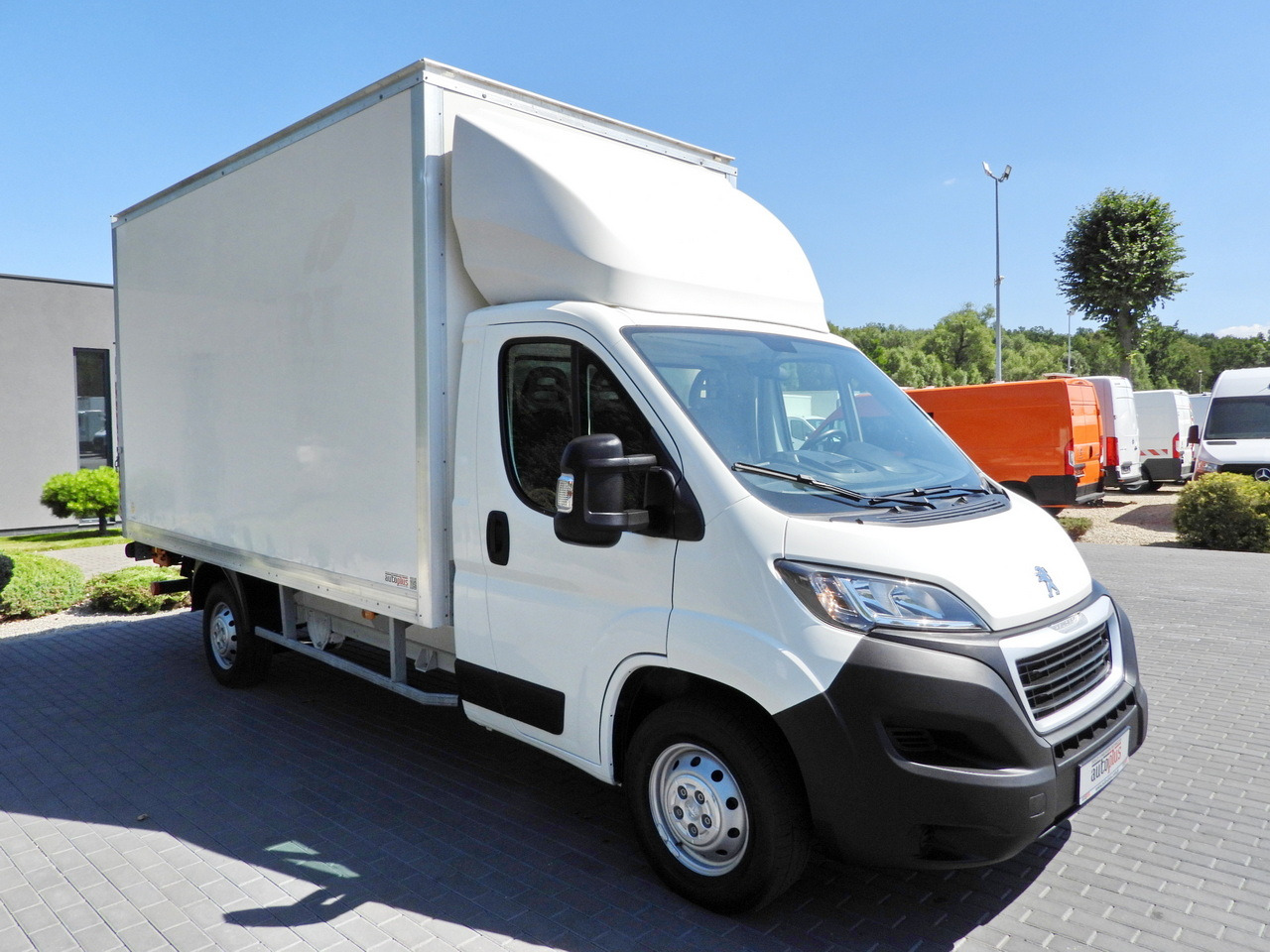PEUGEOT BOXER BOX LIFT 8 PALLETS CRUISE CONTROL AIR CONDITIONING 130HP - Dostavno vozilo z zabojnikom: slika 4 PEUGEOT BOXER BOX LIFT 8 PALLETS CRUISE CONTROL AIR CONDITIONING 130HP - Dostavno vozilo z zabojnikom: slika 4