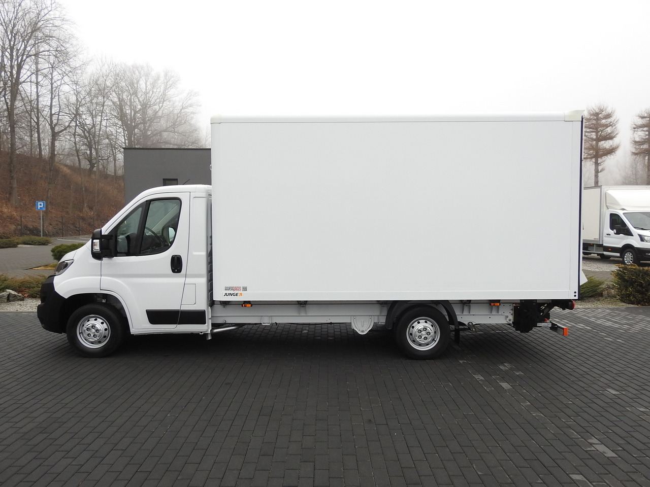 Dostavno vozilo z zabojnikom PEUGEOT BOXER BOX LIFT 8 PALLETS CRUISE CONTROL AIR CONDITIONING  140HP: slika 8