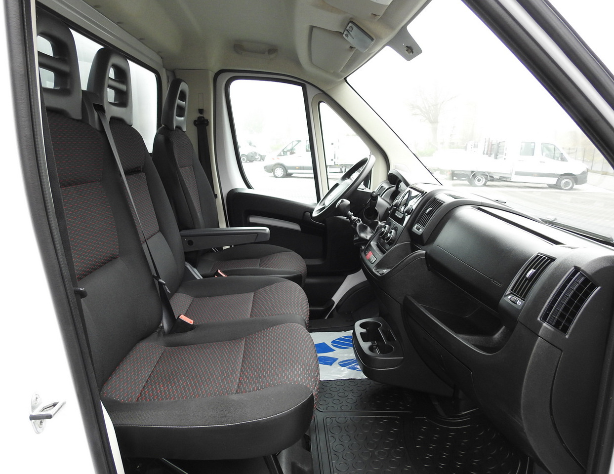 Dostavno vozilo z zabojnikom PEUGEOT BOXER BOX LIFT 8 PALLETS CRUISE CONTROL AIR CONDITIONING  140HP: slika 33